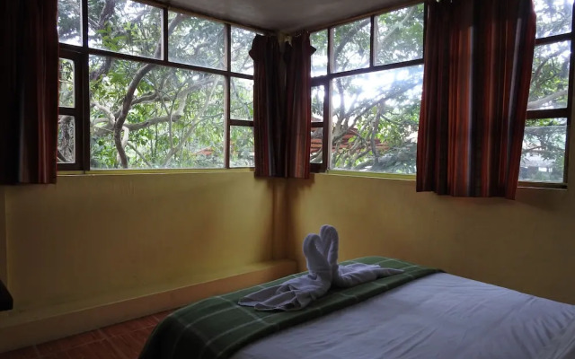 Biohostal Mindo Cloud Forest