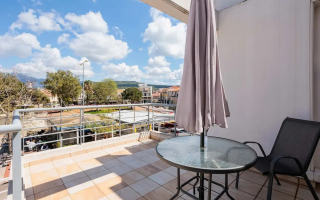 Cozy Studio w Balcony in the Center of Filiatra