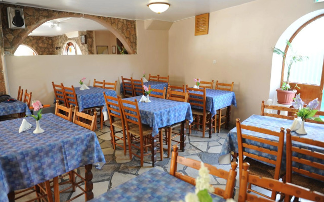 Le Village Hotel