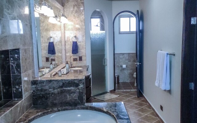 Esmeralda Luxury Resort
