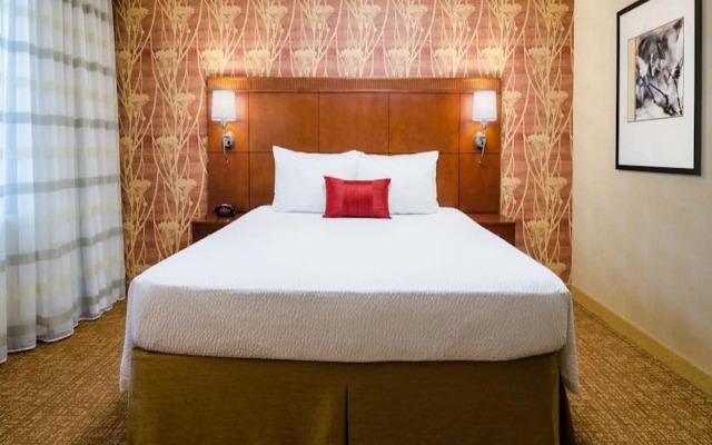 Courtyard by Marriott Fresno