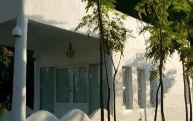 Brassiere Beach Resort