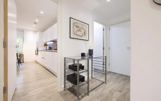 The London Retreat - Alluring 2bdr Flat With Balcony