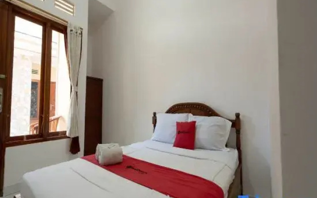 RedDoorz near Buleleng Harbour 2