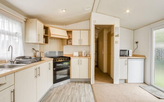 Serene Mobile Home in Hastings near Smugglers Adventure