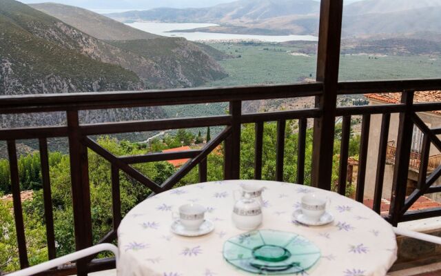 Apollon Stone Villa in Delphi