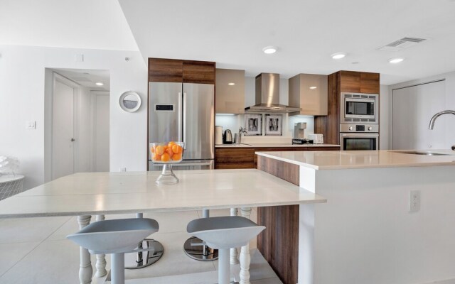 Stunning 2BR 2BA  Bay Harbour with Pool