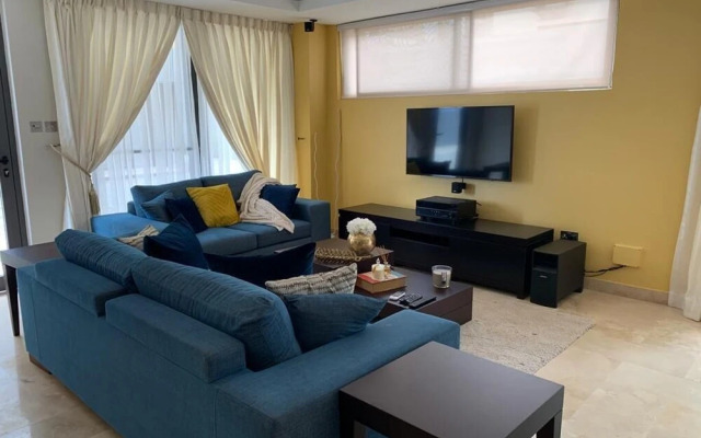 Euneva Court Townhouses - Bentley Place