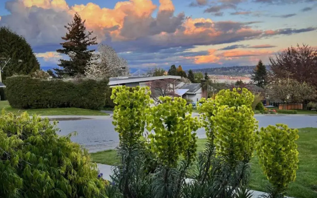 Lovely J Home -Stunning river view cozy two bedroom private suite - фото 4