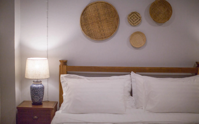 Vera Nidhra - Self check-in after 6pm