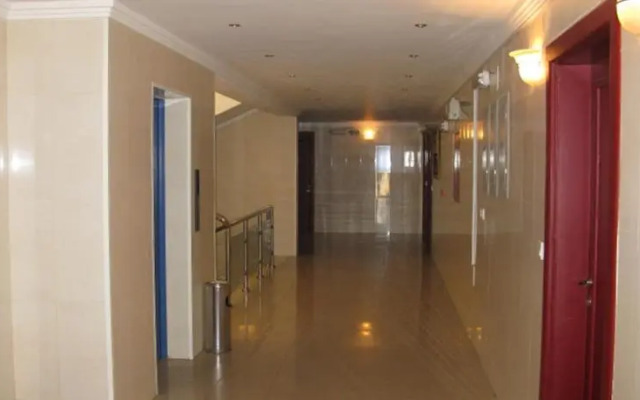 Al Narjes Suites