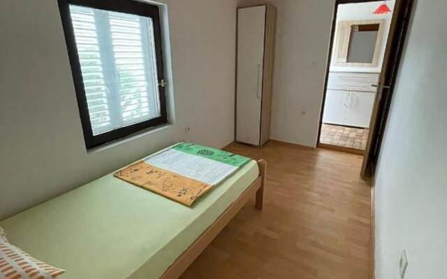 Red Apartment for 05