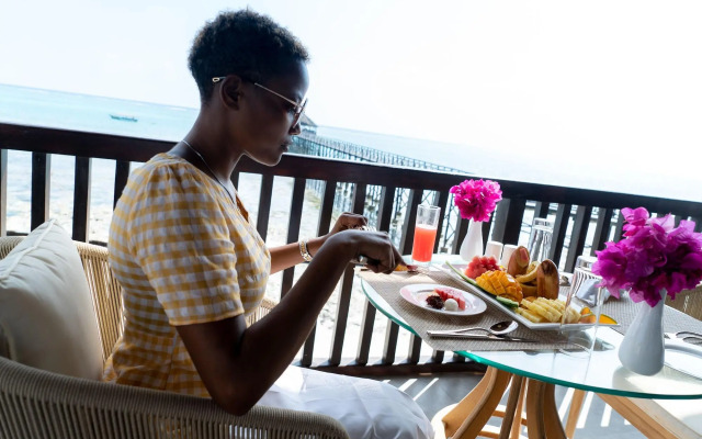 Le Mersenne Zanzibar, Autograph Collection