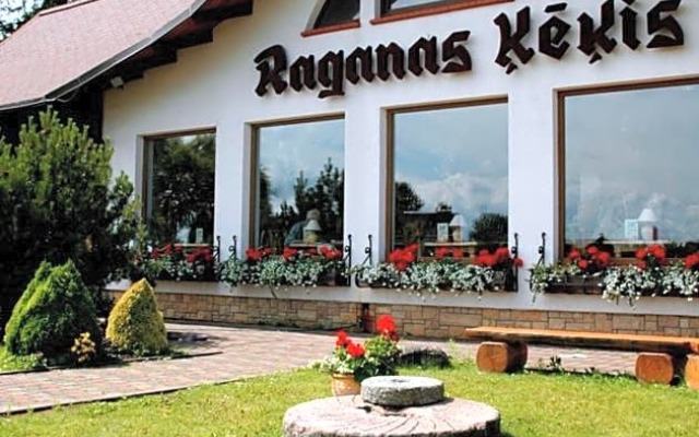 Raganas Ķēķis Hotel