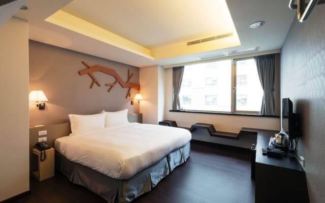 Ruocing Hot Spring Hotel