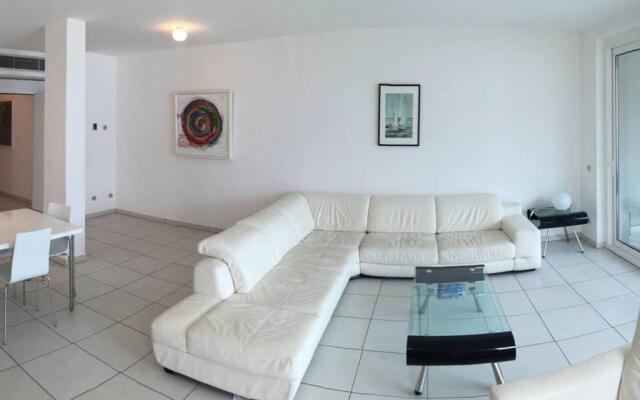 4 bedroom apartment with pool & jacuzzi