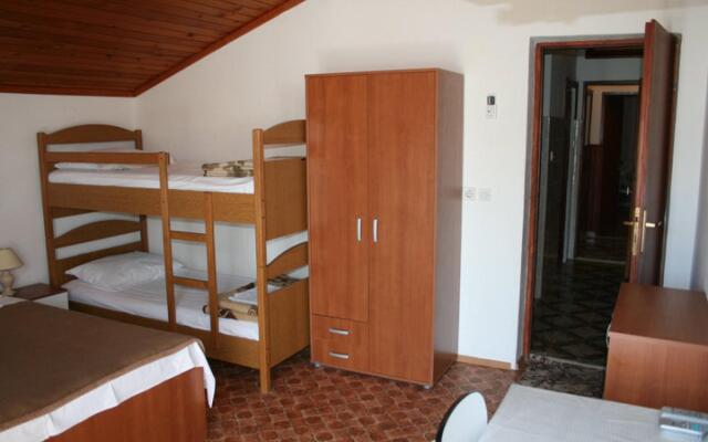 Sandy beach - afordable with parking - A5-20(4)