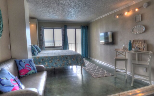 Pet Friendly Gulf Views On the Beach Steps Away 2nd Floor Private Deck