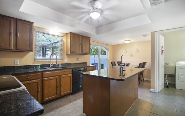 Tampa Bay- Large Pool home- Private Heated Pool!