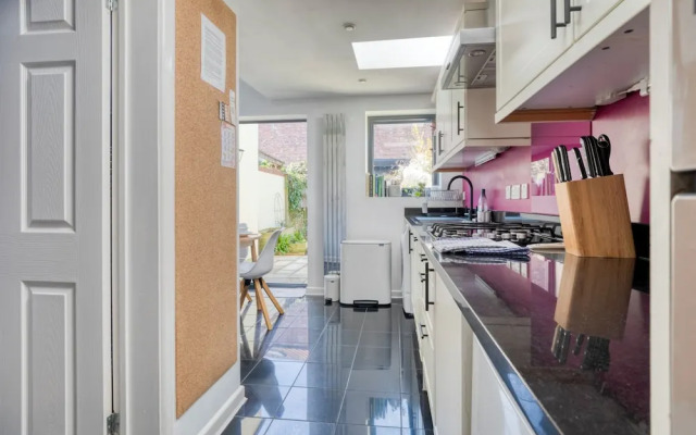 Stylish 2BD with Private Garden & Sauna