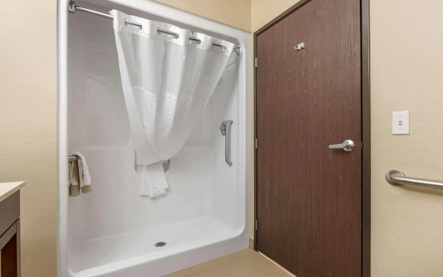 Comfort Suites Cedar Falls