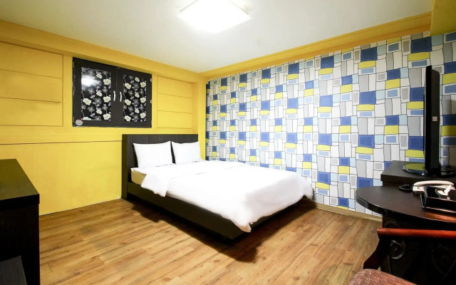 Hotel H.E