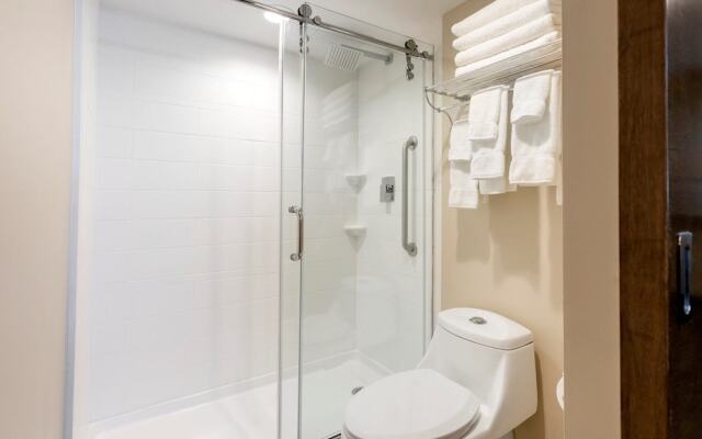 Best Western Plus Grand Castle Inn & Suites