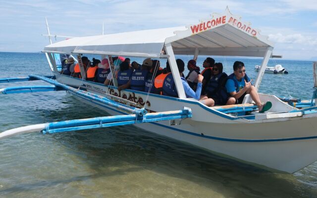 Buena Lynne's Resort Annex