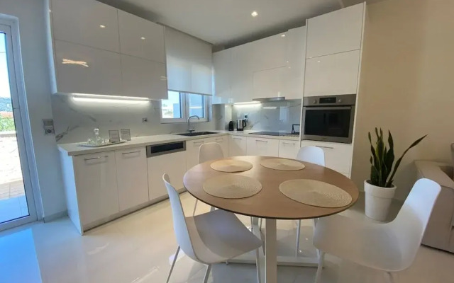 White Dome Apartment I