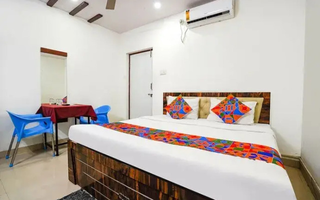 Fabexpress Vandan Villa Rooms Service Apartment