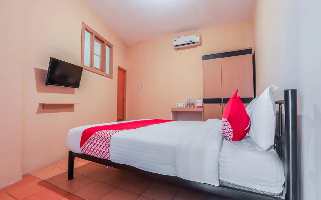 OYO 298 Gemilang Guesthouse Near Siloam Hospitals Kelapa Dua – Guest Rooms – Tangerang