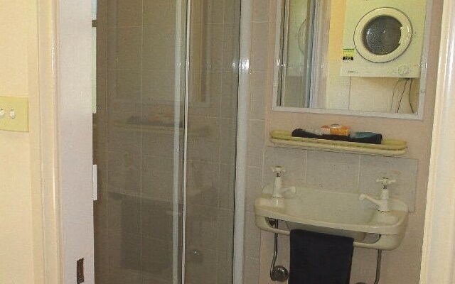 Waratah - 3 Bedroom Cottage