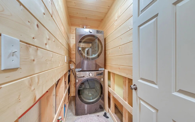 Spacious Soldotna Home w/ Mackey Lake Views!