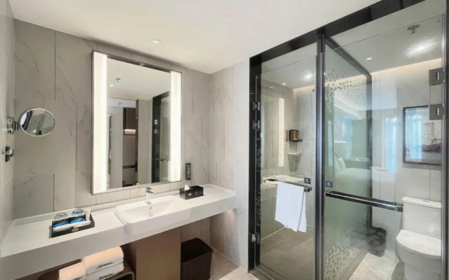 Hampton by Hilton Qionghai Railway Station