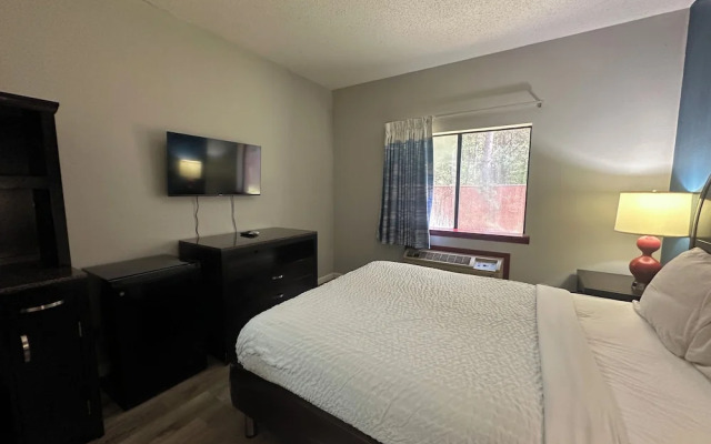 Lamar Inn & Suites