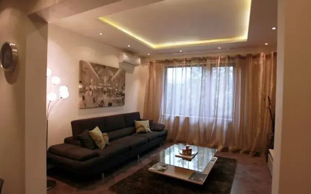 Brown Cottage Apartment