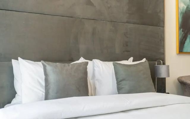 Spectacular Getaway in This Studio in The Autograph