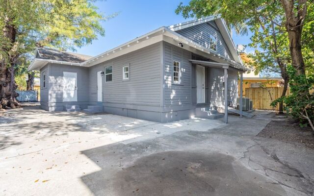 Modern & Cozy 5BD House in Buenavista