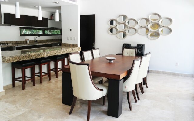Bahia Principe Vacation Rentals - Three-Bedroom House