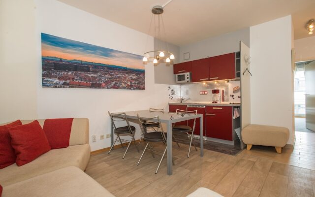 Garden House   & Eastpark Apartments