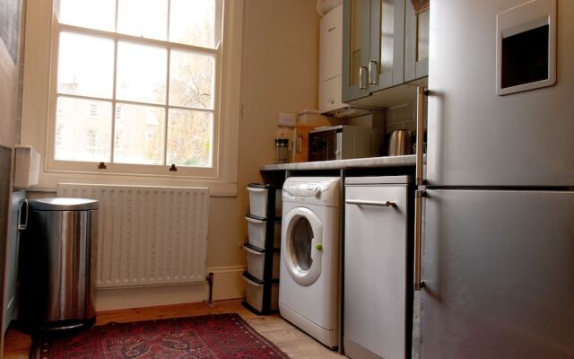 Trendy Two Bed Apartment With Private Garden