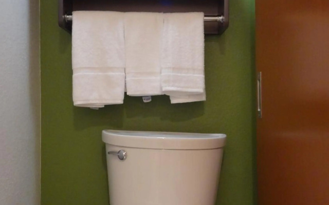 Quality Inn & Suites Raleigh North