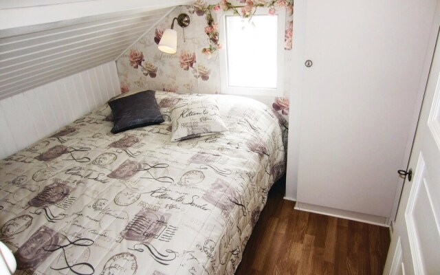 Beautiful Apartment in Kungshamn With 3 Bedrooms and Wifi