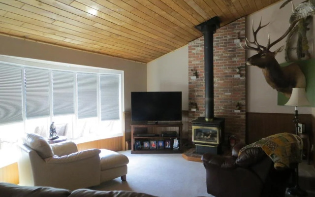 Burmis Bed and Bales