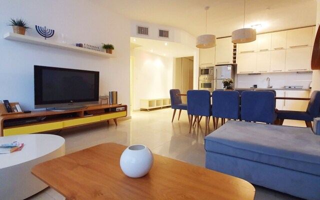 Charming 3 BDR Apt 2 min from beach TL51