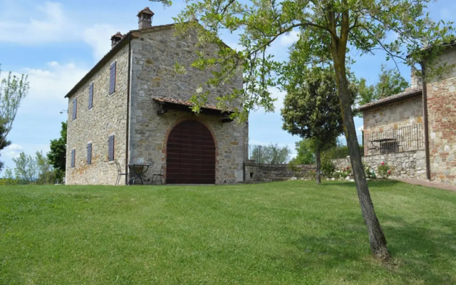 Charming Apartment With Pool and Countryside Views