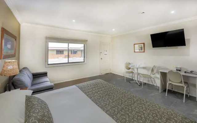 Saltbush Motor Inn