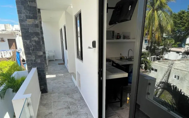 Lavish Studio w Balcony Downtown 4