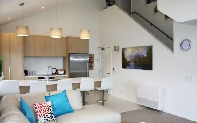 Remarkable Lake View Townhouse Queenstown Hill – Guest Rooms – Queenstown