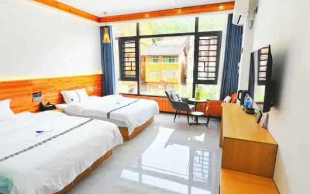 Zhaoxing Dongzhai Banshan Yunju Boutique Homestay